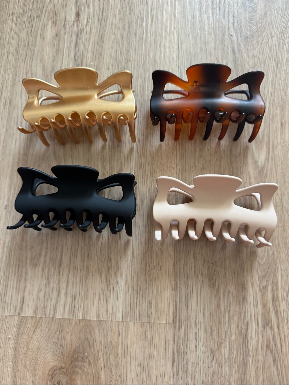 Set of 4 Large Hair Claw Clips – Neutral Colors